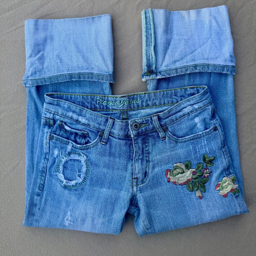Vintage Floral Embroidered Denim Capri Jeans